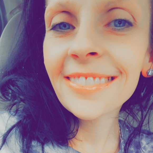 Meet your Posher, Stephanie - Picture 1 of 1